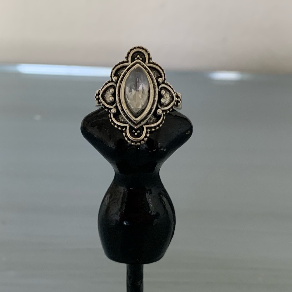 Nwot Woman’s size 6 ring